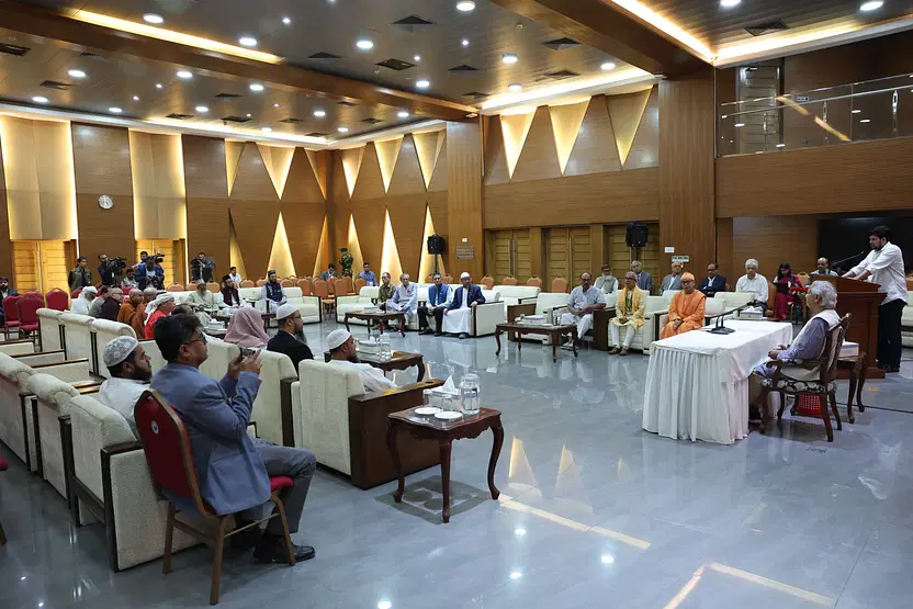 ধর্মীয় নেতাদের সঙ্গে বৈঠকে প্রধান উপদেষ্টা